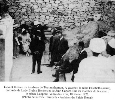 la Reine Elizabeth de Belgique visite le tombeau de Toutankhamon en 1923