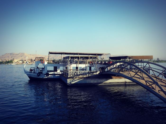 traversée du Nil par le ferry à Louxor
