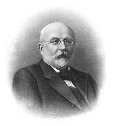 Portrait du célèbre égyptologue français Gaston Maspero (1846-1916), vêtu d'un costume sombre, la barbe et les moustaches fournies, regardant vers l'objectif. Il fut le directeur du Service des Antiquités égyptiennes, le professeur de Howard Carter et le mentor qui recommanda Carter à Lord Carnarvon, scellant ainsi le destin de l'archéologie moderne. Conservateur, il succéda à Auguste Mariette à la tête du Service des Antiquités d'Égypte et joua un rôle déterminant dans l'histoire de l'égyptologie