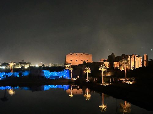 spectacle son et lumière au temple de Karnak à Louxor