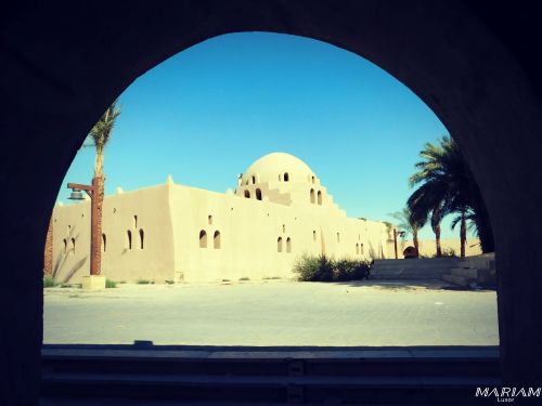 balades et randonnées à Louxor : découverte du village Hassan Fathi : théâtre