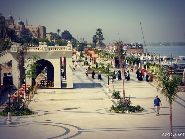activités pour les enfants et familles à Louxor : promenade sur la corniche