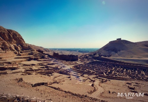 village des artisans de Deir-el-medineh à Louxor les artisans qui ont creusé la vallée des rois - vue depuis le haut