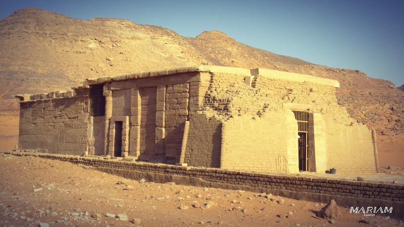 Visite du temple d'Amada, le plus ancien temple de Nubie, lors d'une escale de croisière sur le lac Nasser.