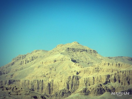 Pic Al-Qurn de la montagne thébaine surplombant la Vallée des Rois à Louxor