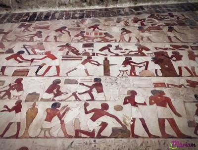 Détail des peintures murales dans la tombe de Rekhmirê (TT100) montrant des artisans au travail, Vallée des Nobles, Louxor