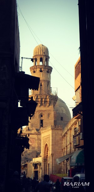 Rue Al-Muizz piétonne Caire islamique architecture mamelouke et fatimide Égypte musulmane