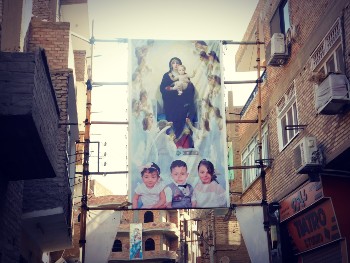 Décorations vierge Marie rues de Louxor procession fête chrétienne coptes 15 août Égypte