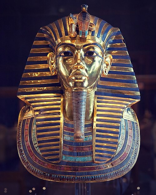 Toutânkhamon masque funéraire en or exposé au Grand Musée Égyptien