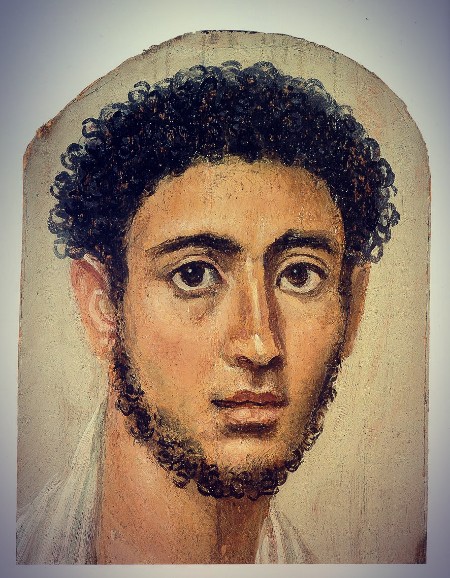 Portrait du Fayoum d'un jeune homme aux cheveux bouclés, peint à l'encaustique sur bois, vers 300 apr. J.-C. Staatliche Antikensammlungen, Munich (Inv.-Nr 15013).