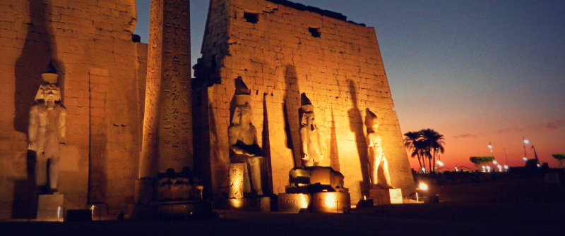 Excursion Rive Est de Louxor : Karnak le matin et temple de Louxor illuminé au coucher du soleil avec guide francophone